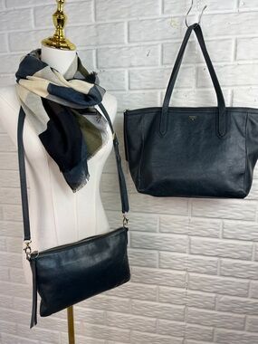 FOSSIL BUNDLE NAVY BLUE COW LEATHER ZIPPER TOP TOTE AND CROSSBODY BAGS SCARF